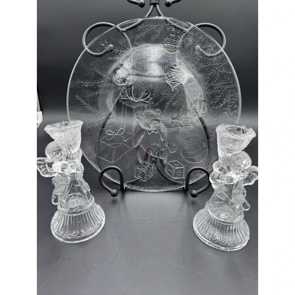 BUNDLE VTG LE SMITH GLASS CHRISTMAS TEDDYBEAR PLATE #1463 & CHERUB CANDLESTICKS